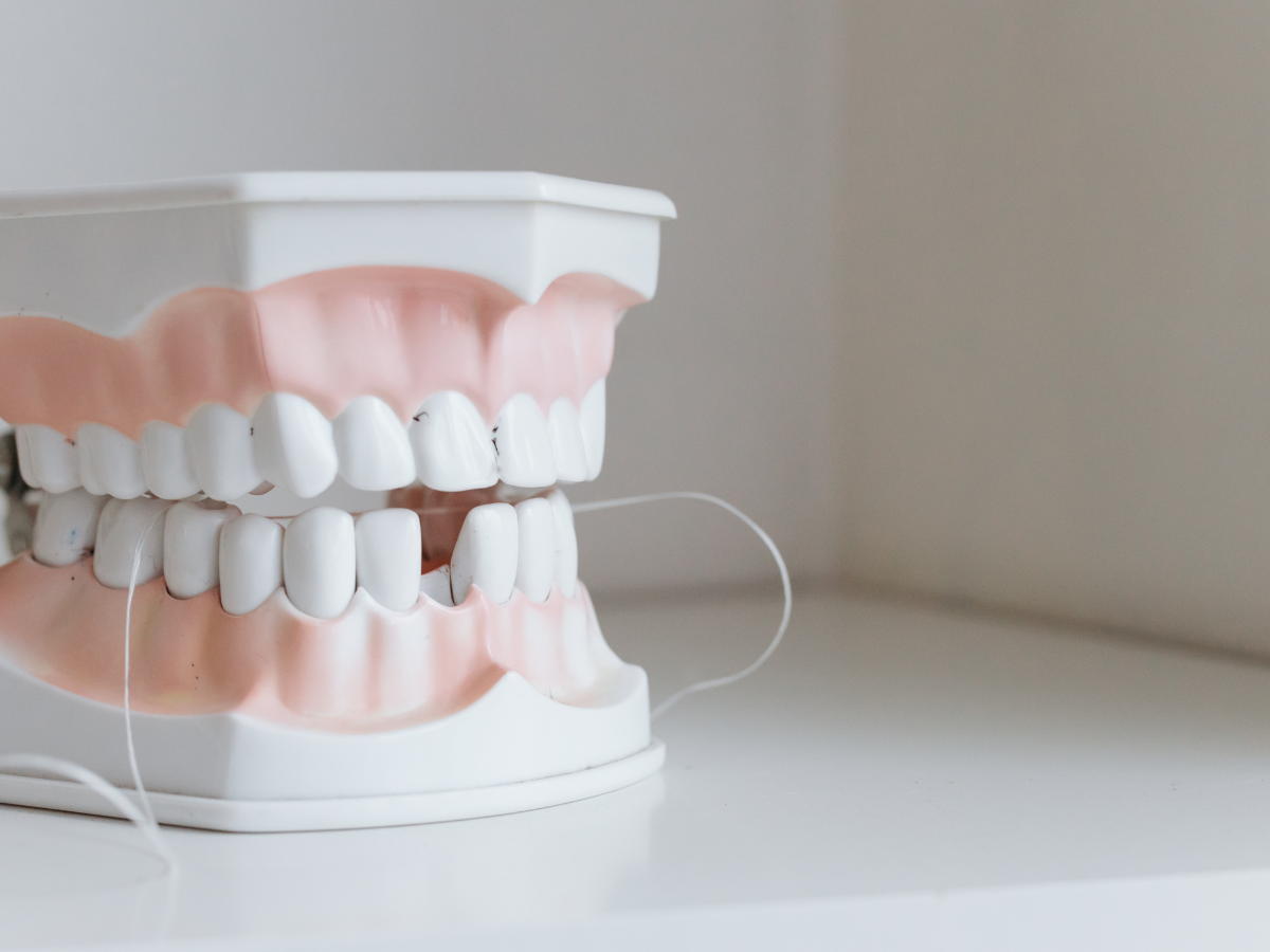5 hábitos frecuentes que pueden dañar tus dientes