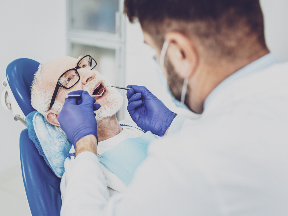 Las 5 claves de la salud bucodental en el adulto mayor